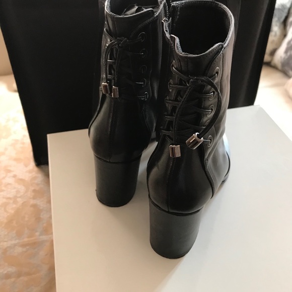 Italian Ladies leather booties - Picture 3 of 12